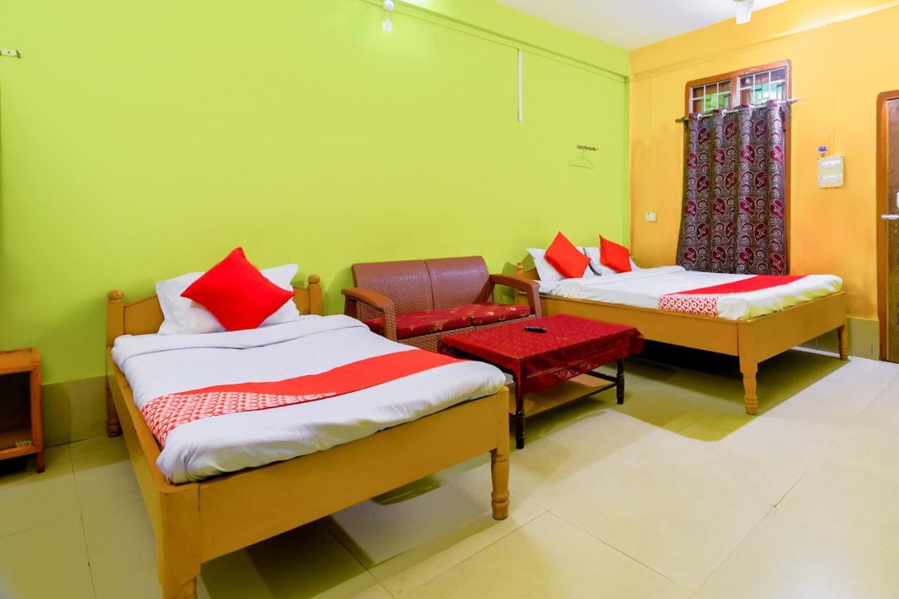 Oyo 70566 Hotel Aalo Along Екстериор снимка